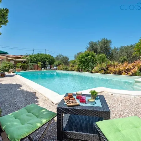 Soraya With Independent Swimming Pool Near The
